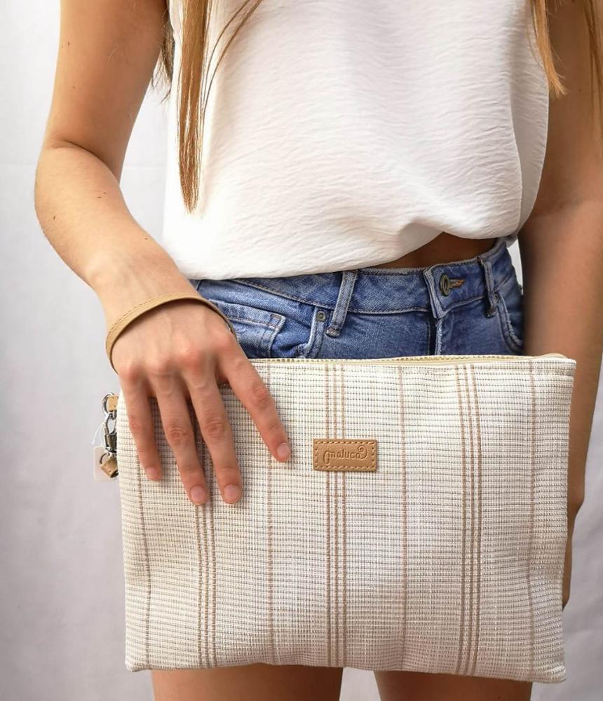 BOLSO DE MANO REVÉS DORADO
